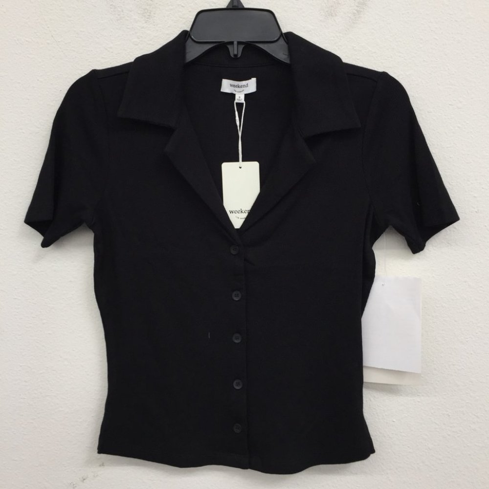 RIBBED COLLAR BUTTON DOWN SHORT SLEEVE TOP